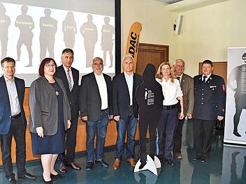 Wolfgang H&uuml;bner, Ruth Bankmann, Pankraz M&auml;nnlein, Stadtrat Wolfgang Grader (Vertreter f&uuml;r Christian. Lange), Dipl.-Ing. Thomas Dill, Ines Schellmann (Polizeihauptkommissarin) , Herr Johann Pfister und Herr Ewald Pf&auml;nder Foto: Natascha S&uuml;&szlig;, ADAC Nordbayern