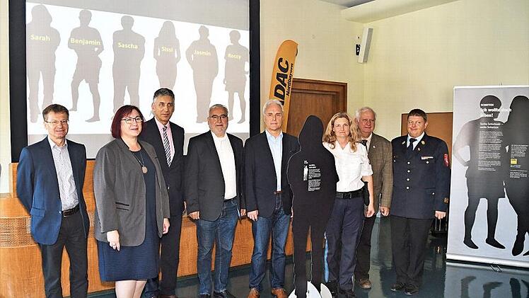 Wolfgang H&uuml;bner, Ruth Bankmann, Pankraz M&auml;nnlein, Stadtrat Wolfgang Grader (Vertreter f&uuml;r Christian. Lange), Dipl.-Ing. Thomas Dill, Ines Schellmann (Polizeihauptkommissarin) , Herr Johann Pfister und Herr Ewald Pf&auml;nder Foto: Natascha S&uuml;&szlig;, ADAC Nordbayern