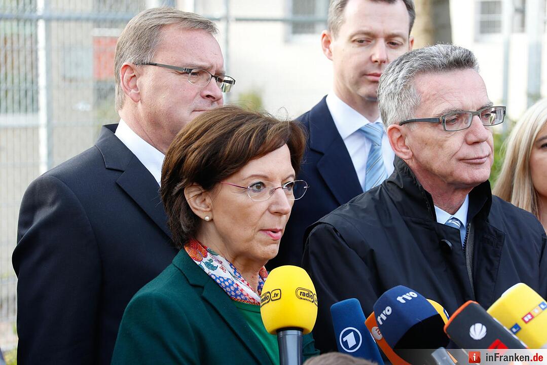 Bundesinnenminister Thomas de Maizière (CDU) hat das Balkanzentrum in Bamberg besucht