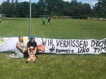 N&uuml;rnberg: Nach Tod von Fu&szlig;baller Tim (8) - Familie und Verein kommen bei emotionalem Spiel zusammen