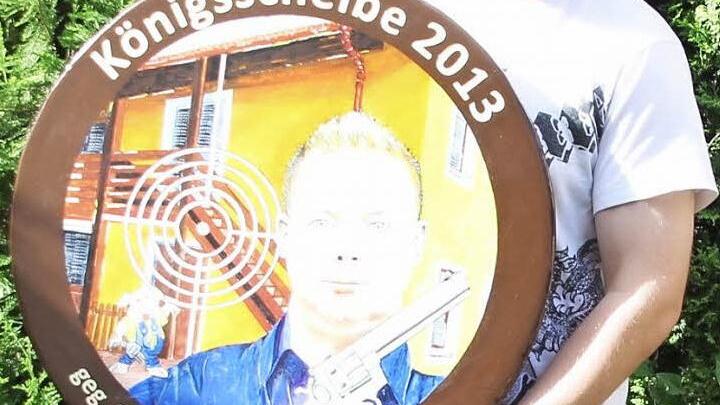 Markus Eber mit seiner Königsscheibe Foto: Mariell Dörrschmidt