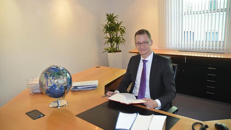 Jochen Keßler in seinem Büro im Sparkassengebäude (Lauensteiner Straße) in Ludwigsstadt. Foto: Karl-Heinz Hofmann