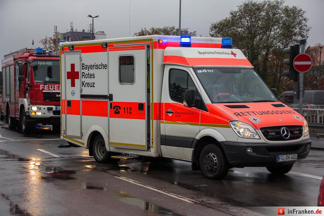 Kollision nach mutmaßlichem Rotlichtverstoß – Eine Person schwer verletzt