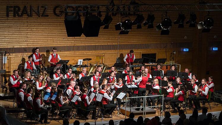 Impressionen vom Weihnachtskonzert in der Franz-Goebel-Halle in RödentalFoto: Vincent Kaibarta