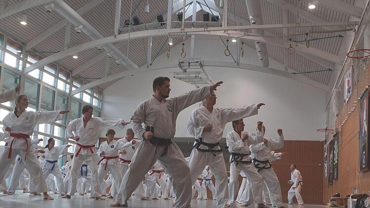 Die Großenseebacher Grundschulturnhalle wurde im Februar zur Taekwon-Do-Arena. Foto: Jan Böhn