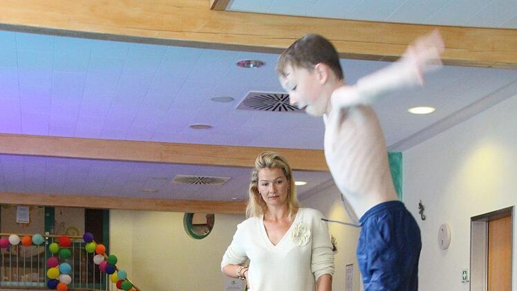 Schwimmaktion der Sinnberg Grundschule mit Franziska van Almsick im Hotel Sonnenhügel. Foto: Benedikt Borst