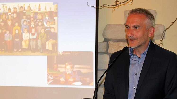 Mit Bildern aus seiner Kindheit und Jugend machte Alexander Schulz seine Liebe zu seiner Heimatstadt Höchstadt deutlich. Foto: Evi Seeger