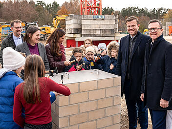 Nürnberg: Grundstein für neuen Schul- und Sportkomplex in Fischbach gelegt Nürnberg: Grundstein für neuen Schul- und Sportkomplex in Fischbach gelegt