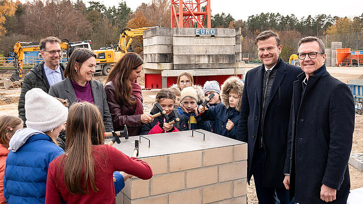 Nürnberg: Grundstein für neuen Schul- und Sportkomplex in Fischbach gelegt