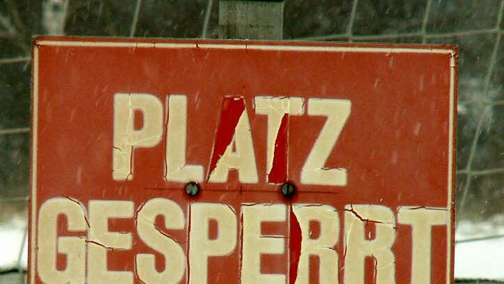 Im Willi-Schillig-Stadion ist derzeit ein reguläres Fußballspiel nicht möglich. Deshalb wurde das Regionalliga-Heimspiel des VfL Frohnlach gegen den TSV 1860 Rosenheim abgesagt. Foto: Günter Flegel