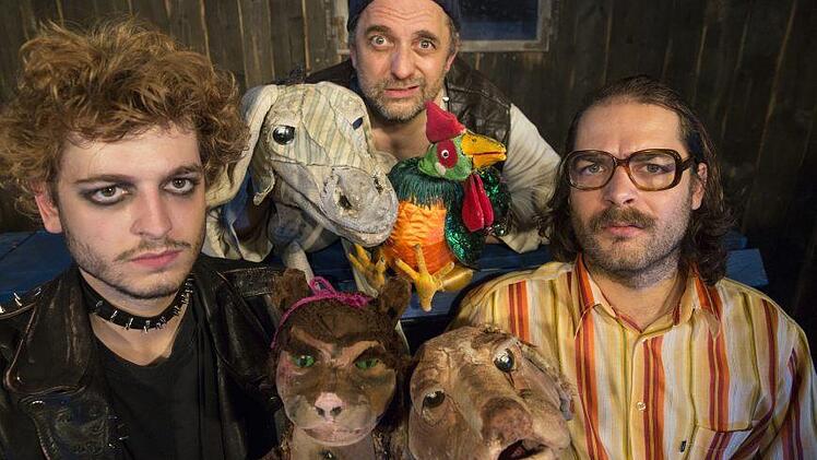 Nando Seeberger, Stefan Kügel, Benjamin Seeberger (v. l.) und ihre Freunde ...  Foto: Theater Kuckucksheim