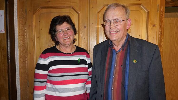 Konrad Tripp wurde zum neuen Vorsitzenden der Region Saale-Sinn gewählt, neue Stellvertreterin ist Gabriele Schnarr.  Foto: Marion Eckert