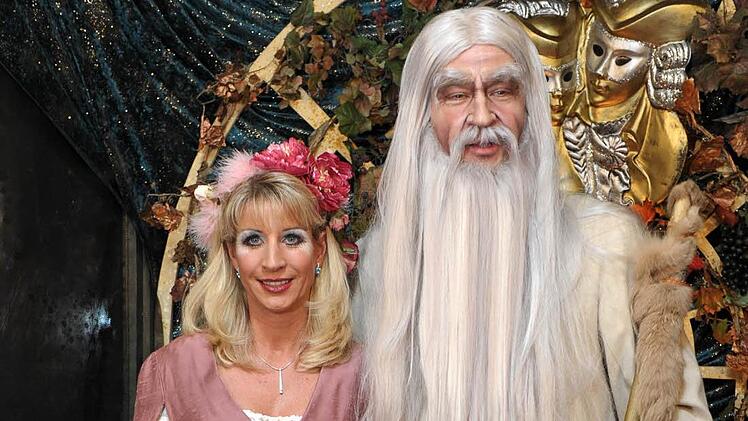Markus Söder (CSU) posiert in "Herr der Ringe"-Zauberer Gandalf Kostüm (2010). Foto: David Ebener/dpa