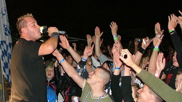 Bei der Poolparty in Rupboden war der Schauspieler und Sänger Willi Herren im Mai 2008 zu Gast. Foto: Lena Berger
