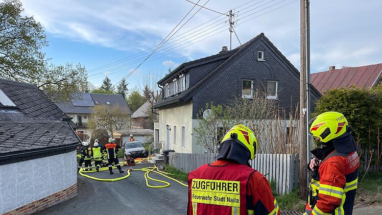 Wohnhaus steht in Brand