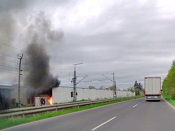 Haßfurt: Feuer hält Einsatzkräfte in Atem - "größeres Brandereignis"