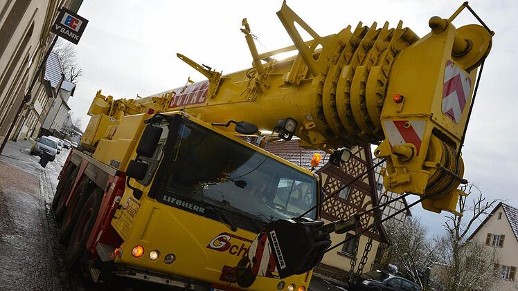 Nur durch den Einsatz dieses Schwerlastkrans war die Aktion überhaupt möglich.