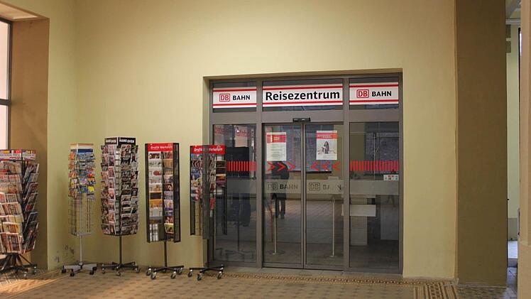 Deutlich harmonischer hat sich das bisherige Reisezentrum der Architektur des Bahnhofs angepasst.