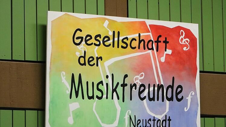 Unter der Leitung von Hans Stähli plant das Orchester der Musikfreunde Neustadt zwei Konzerte in Sonneberg und in Neustadt. Solistinnen sind die Geigerin Birgit Thorgerd Müller und die Sopranistin Andrea Chudak.'Foto: Archiv/Jochen Berger