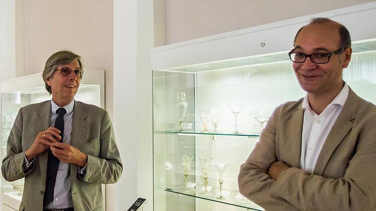 Sven Hauschke (rechts)  mit dem scheidenden Direktor der Kunstsammlungen, Klaus Weschenfelder. Jochen Berger