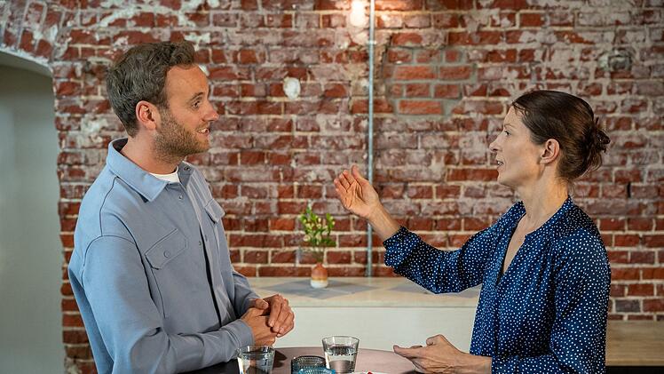 Leon Windscheid unterh&auml;lt sich mit Dr. Daniela Haluza vom Zentrum f&uuml;r Public Health der Medizinischen Universit&auml;t Wien dar&uuml;ber, warum der Wald uns Menschen guttut.