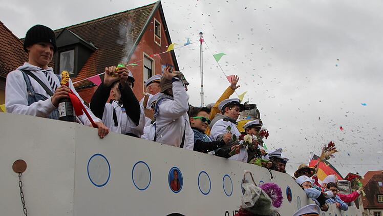 Das Schiff vom Team "Brennholz Köberlein" feierte Jungfernfahrt.