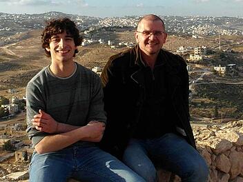 Thomas Weiß (links) und Uwe Franz. Im Hintergrund die Stadt Bethlehem. Fotos: privat