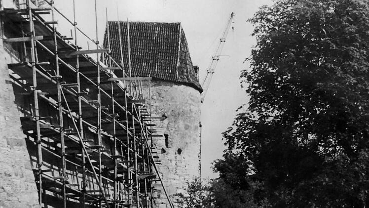 Viele Jahre lang wurde die Veste grundlegend saniert, wie dieses Foto von 1971 belegt. Foto: Archiv