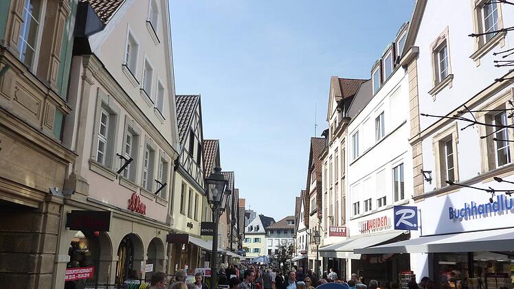 Wer darf zum verkaufsoffenen Sonntag überhaupt öffnen? Klageandrohungen von Verdi machen es Stadt
