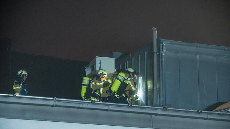 Feuer in Bank: Brand in Technikbereich