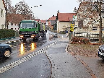 Zu schnell gefahren wird in der Durchfahrt von Volkershausen. Darüber  beklagen sich die Bürger seit Jahren in jeder Bürgerversammlung. Foto: Dieter Britz