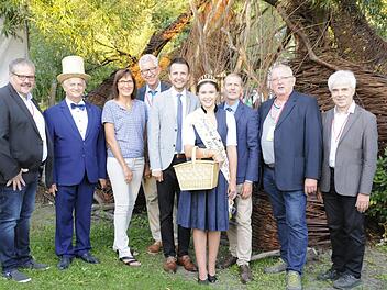 Erstmals pr&auml;sentierte sich die Deutsche Korbstadt Lichtenfels als offizieller Partner des Weltfestivals der Flechtweide und der Flechtkultur im polnischen Nowy Tomysl. Zur Er&ouml;ffnung reiste eine offizielle Delegation der Stadt mit B&uuml;rgermeister Andreas H&uuml;gerich (Mitte) an der Spitze sowie Korbstadtk&ouml;nigin Alicia I., Kulturreferent Arnt-Uwe Schille, Stadtr&auml;ten, dem Gesch&auml;ftsf&uuml;hrer des ZEF Manfred Rauh (l.), dem Leiter der Berufsfachschule f&uuml;r Flechtwerkgestaltung, Hans-J&uuml;rgen Lichy, und Sch&uuml;ler...