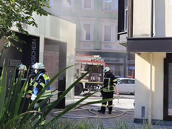 In der Tiefgarage nahe dem Treppenaufgang zur Klostergasse hat ein Auto gebrannt. Nun muss die Statik geprüft und die Tiefgarage deshalb gesperrt werden.Foto: Katrin Geyer