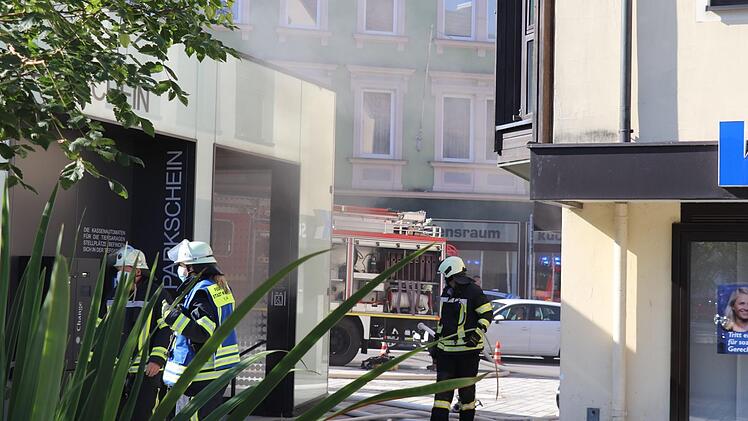 In der Tiefgarage nahe dem Treppenaufgang zur Klostergasse hat ein Auto gebrannt. Nun muss die Statik geprüft und die Tiefgarage deshalb gesperrt werden.Foto: Katrin Geyer