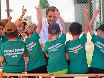 Bundesfinanzminister besucht Sportverein