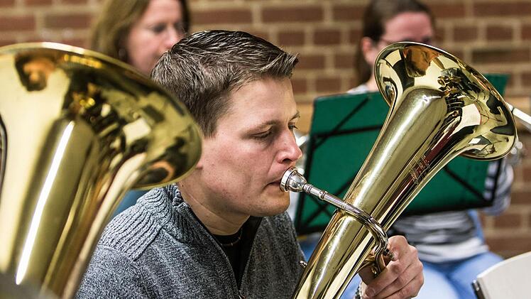 Impressionen von der Probenarbeit des Musikvereins Rödental für das Weihnachtskonzert in der Franz-Goebel HalleFoto: Jochen Berger