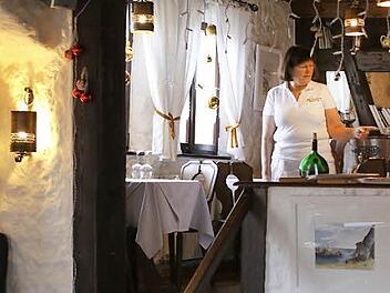Gisela Deinl führt als bisher längste Pächterin die Weinstube im Bamberger Tor. Foto: Jan Koch