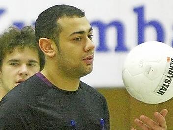 Der Kulmbacher Cengiz Gündüz ist ein talentierter Schiedsrichter, hätte eigentlich in die Landesliga aufsteigen dürfen. Doch ein Funktionär enttäuschte ihn so sehr, dass er nun auf die Karriere pfeift. Foto: BR-Archiv