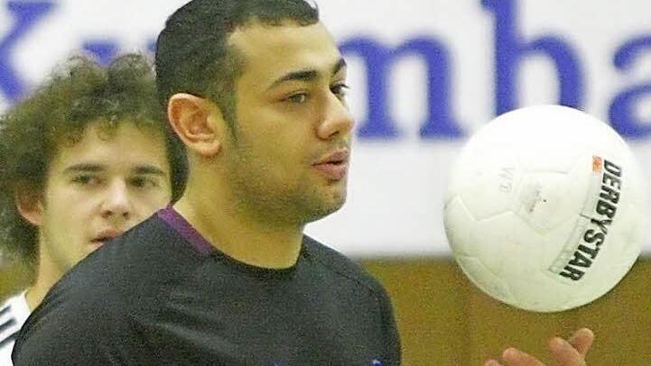 Der Kulmbacher Cengiz Gündüz ist ein talentierter Schiedsrichter, hätte eigentlich in die Landesliga aufsteigen dürfen. Doch ein Funktionär enttäuschte ihn so sehr, dass er nun auf die Karriere pfeift. Foto: BR-Archiv