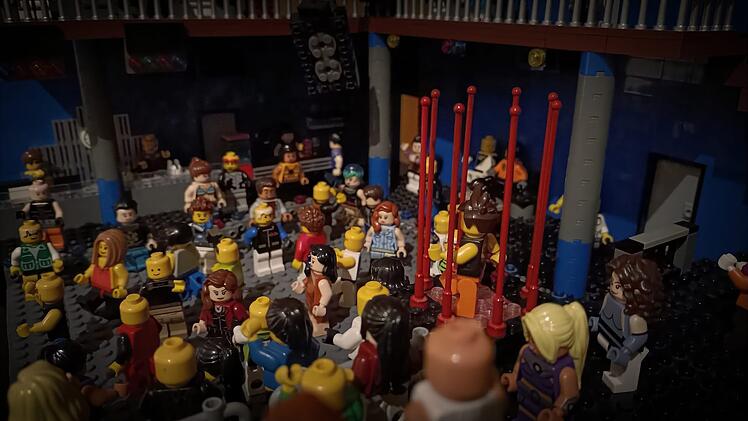 Fotostrecke: Legendärer fränkischer Nachtclub mit Legosteinen wieder zum Leben erweckt