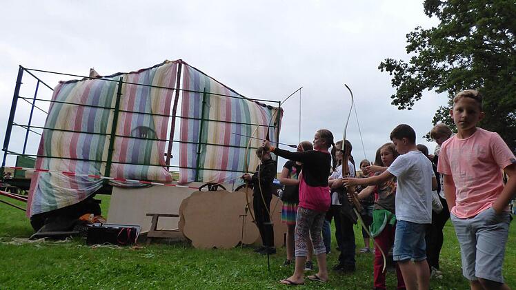 Jakobs Bruder Esau war Jäger. Wer Lust hatte, konnte sich im Bogenschießen versuchen.