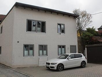 Nur eines von mehreren Beispielen für Maßnahmen im Stadtsanierungsprogramm: In der Adresse Bahnhofstraße 12a wird mit Förderhilfen der Umbau eines Wohnhauses realisiert. Foto: Markus Häggberg