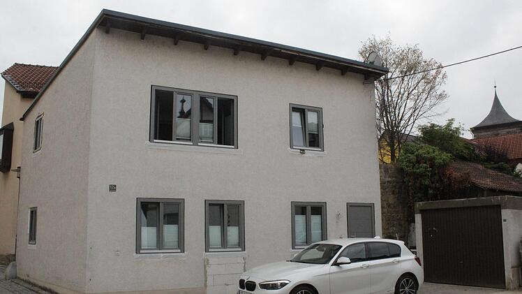 Nur eines von mehreren Beispielen für Maßnahmen im Stadtsanierungsprogramm: In der Adresse Bahnhofstraße 12a wird mit Förderhilfen der Umbau eines Wohnhauses realisiert. Foto: Markus Häggberg