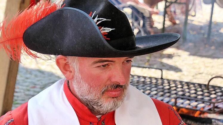 Trommler und Pfeifer ließen mit ihren Klängen akustisch das Mittelalter  aufleben. Foto: Dieter Britz