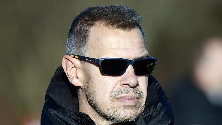 Heiko Schröder soll von seine Aufgaben als Trainer beim Fußball-Bezirksligisten TSV Sonnefeld am Montag entbunden worden sein.