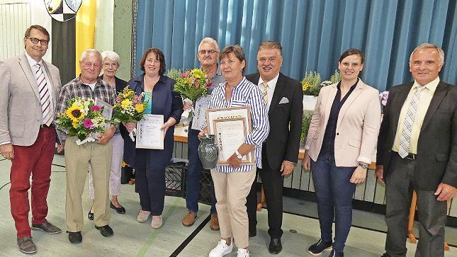 Bei der Hauptversammlung des Kreisverbandes für Gartenbau und Landespflege nahm Kreisvorsitzender Günter Reif zahlreiche Ehrungen vor. Das Bild zeigt (von links) Bürgermeister Roland Wolfrum, Hermann Dippold, Ehrenkreisvorsitzende Brigitte Murrman...