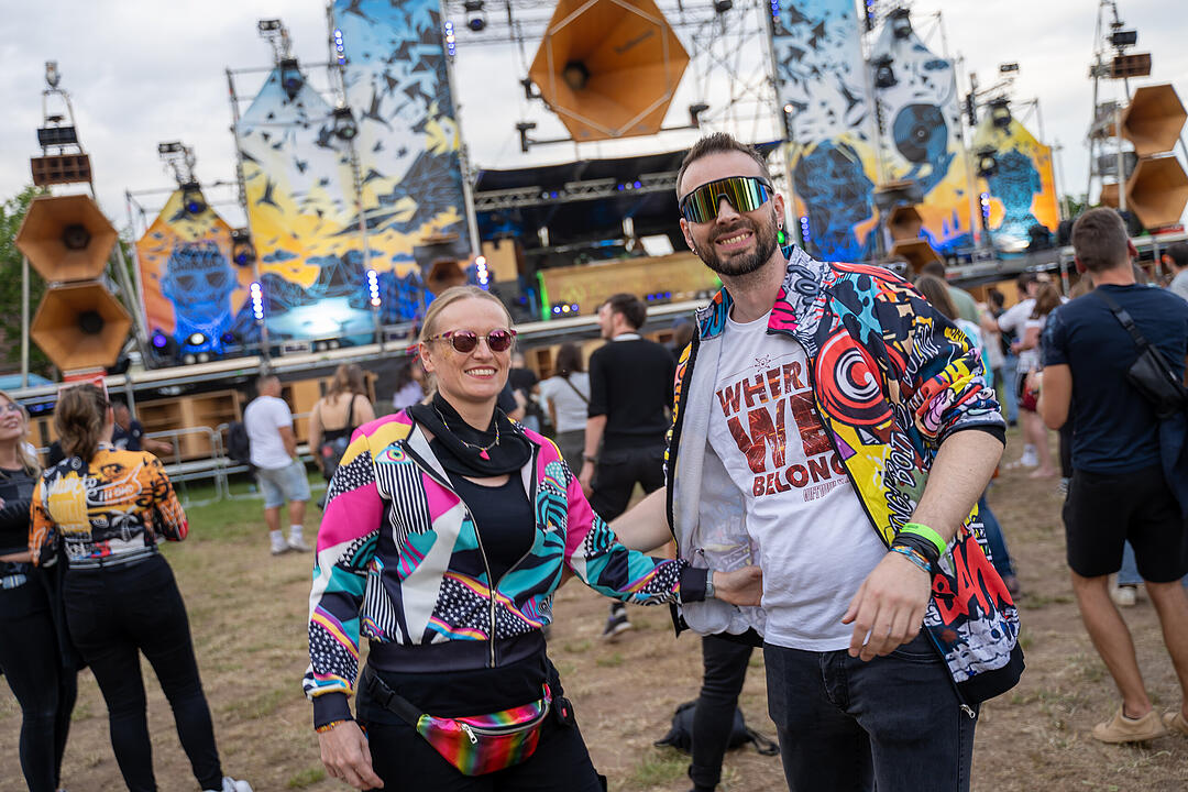 Sommer. Sonne. Tanzen. Techno. Bass!