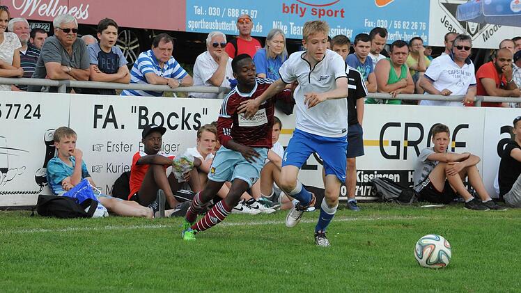 Abgehängt: Mit dem 2:1-Sieg über West Ham United gewann Zenit St. Petersburg (helles Trikot) erstmals den Rimini-Cup. Foto: Hopf