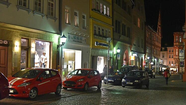 Vor allem an Kurzzeitparkplätzen mangelt es in der Innenstadt.  Fotos: Gabi Arnold