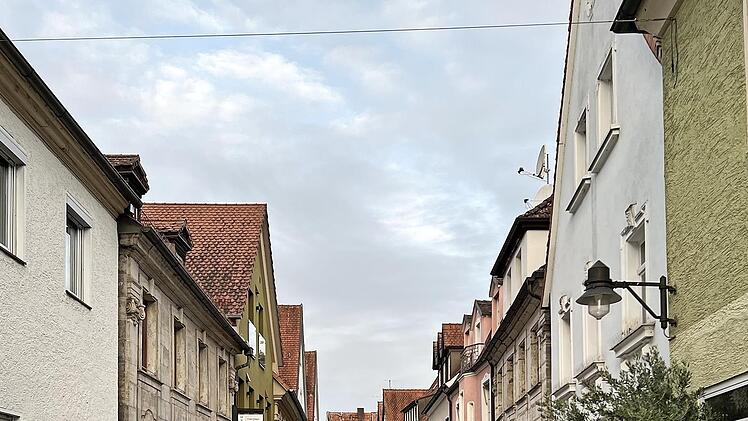 Das Pflaster in der Apothekenstra&szlig;e ist wiederhergestellt.